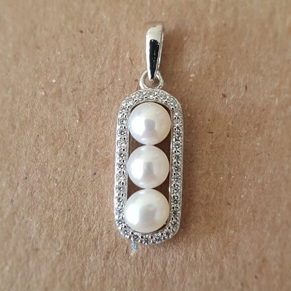 Sterling silver fresh water pearls and cz pendant - Picture 1 of 5
